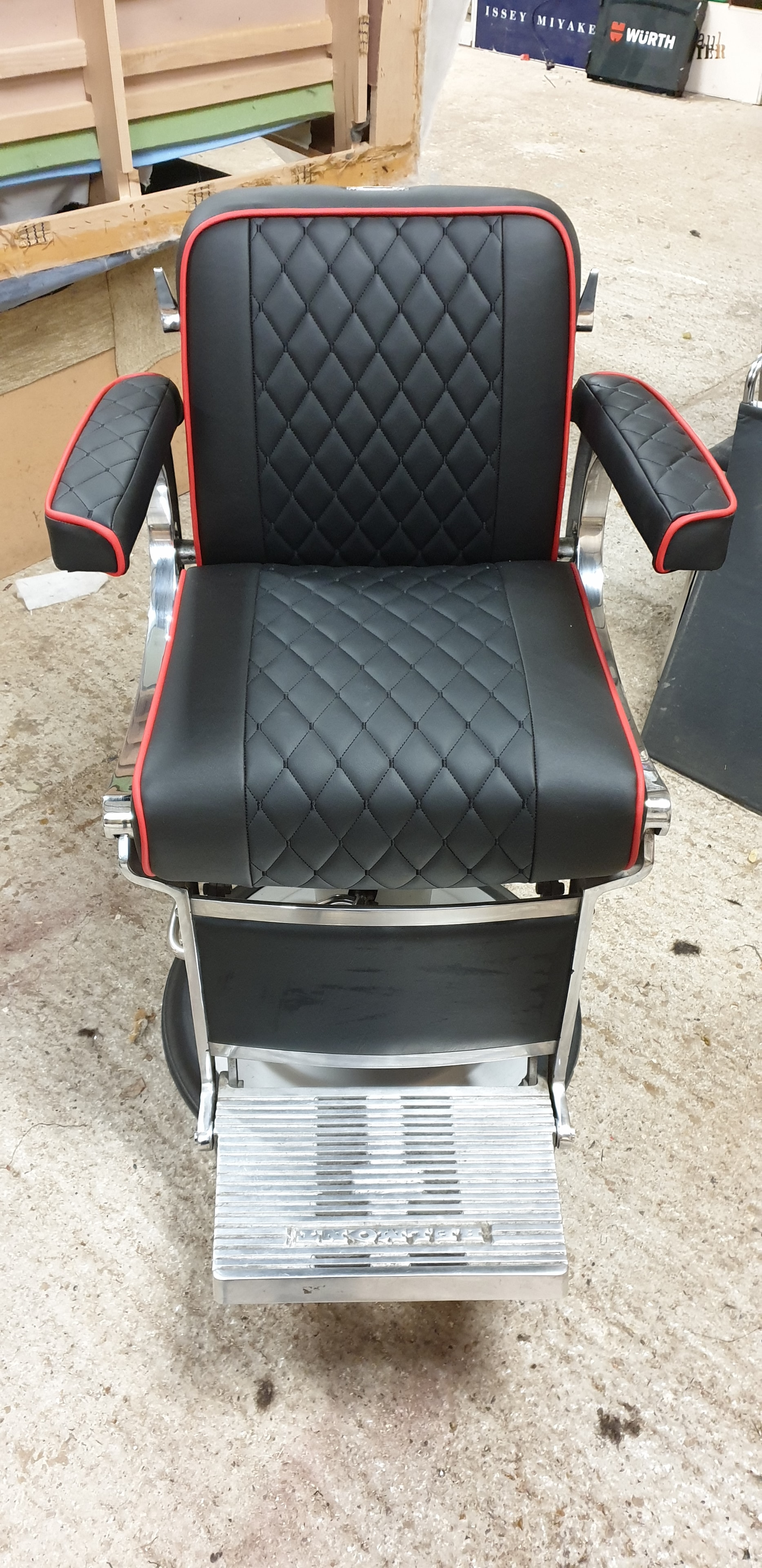 Black & red barber chair