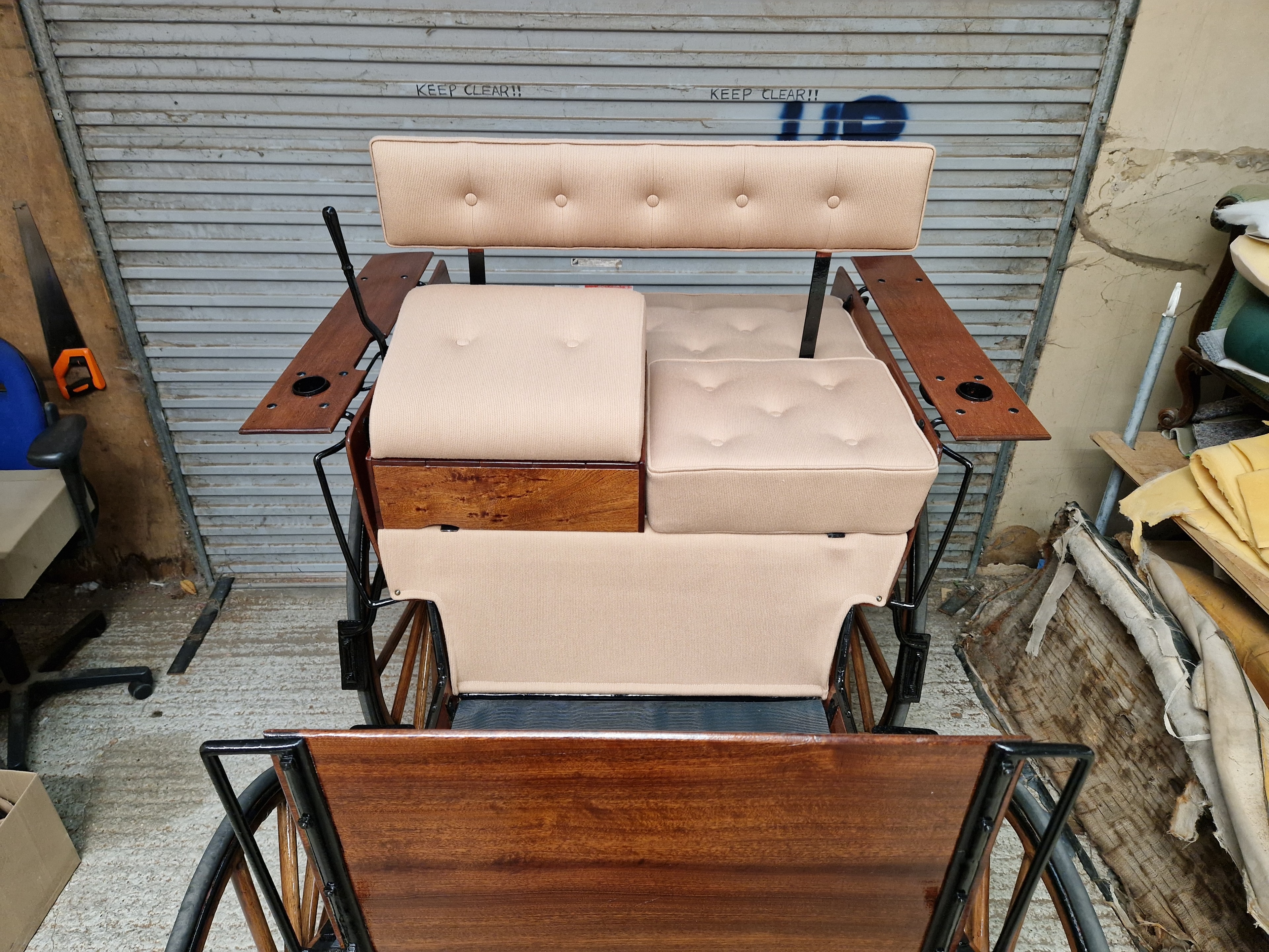 Carriage bench seat